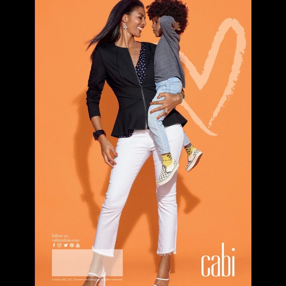 Cabi #5879 White High Low Cropped Flare Jeans Raw Hem High Rise Size 18 ($159) - Picture 4 of 6